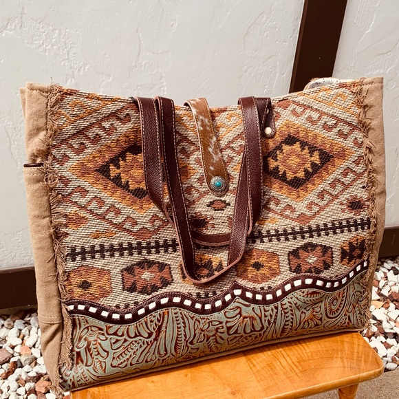 New Bohemian Aztec Western Print Weekender Travel Tote Bag - Picture 2 of 7